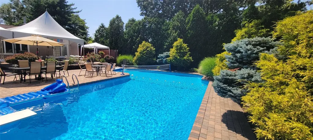 61 Scholar Lane Commack NY 11725