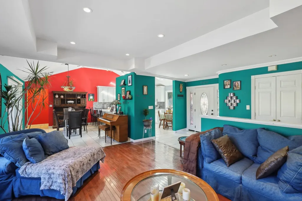 61 Scholar Lane Commack NY 11725