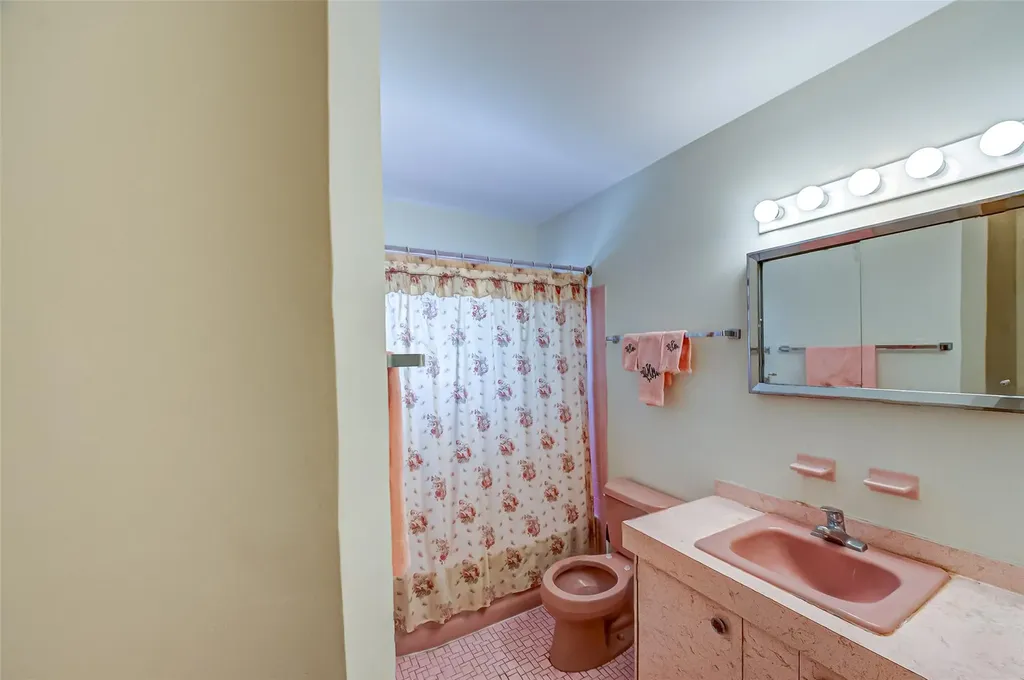 25 Evelyn Drive Bethpage NY 11714