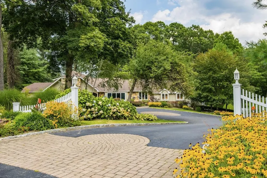400 Annandale Drive Oyster Bay NY 11791
