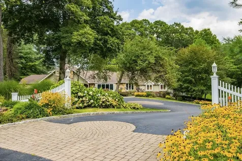 400 Annandale Drive Oyster Bay Cove NY 11791