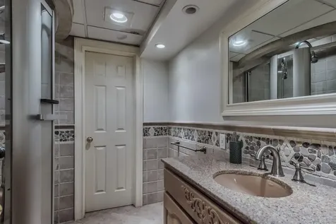 400 Annandale Drive Oyster Bay Cove NY 11791