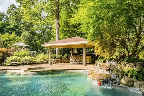 400 Annandale Drive Oyster Bay Cove NY 11791