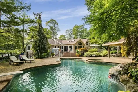 400 Annandale Drive Oyster Bay Cove NY 11791