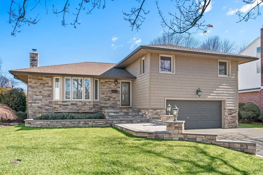38 Roxton Road Plainview NY 11803