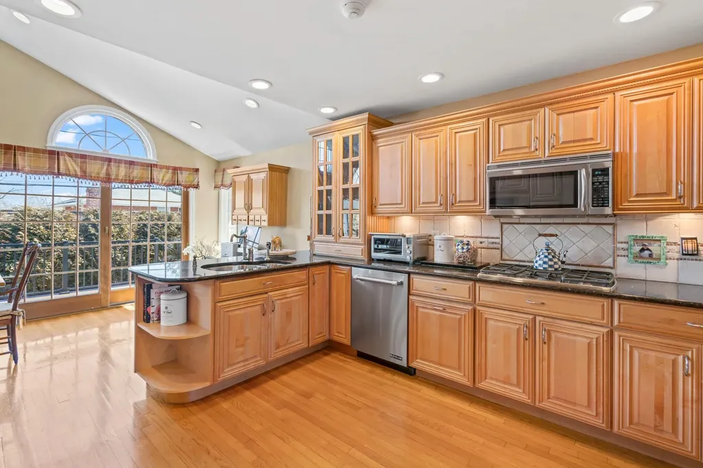 38 Roxton Road Plainview NY 11803