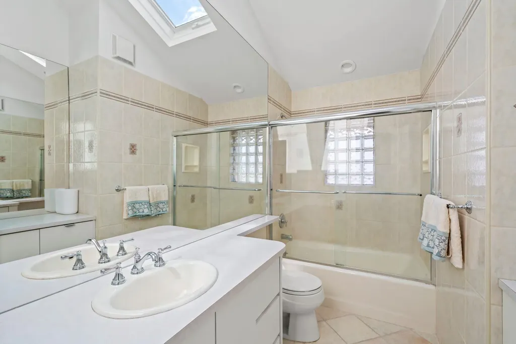38 Roxton Road Plainview NY 11803