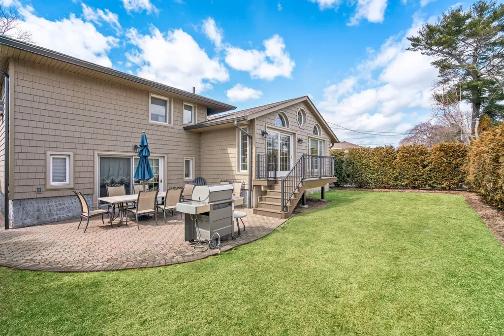 38 Roxton Road Plainview NY 11803