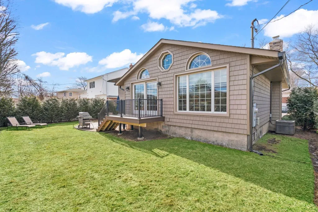 38 Roxton Road Plainview NY 11803