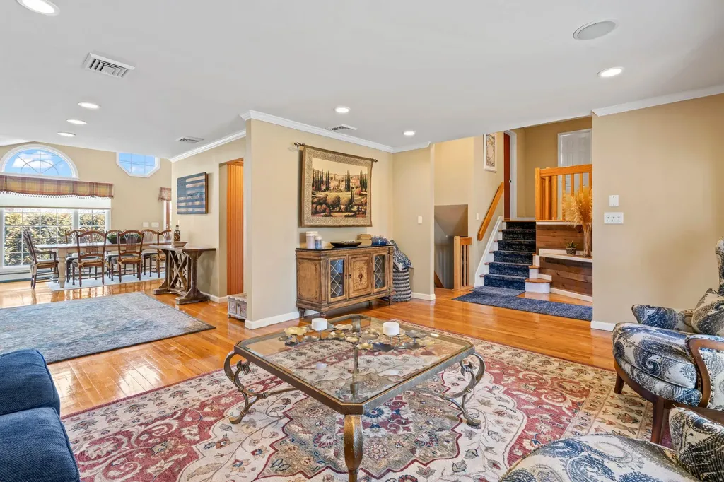 38 Roxton Road Plainview NY 11803