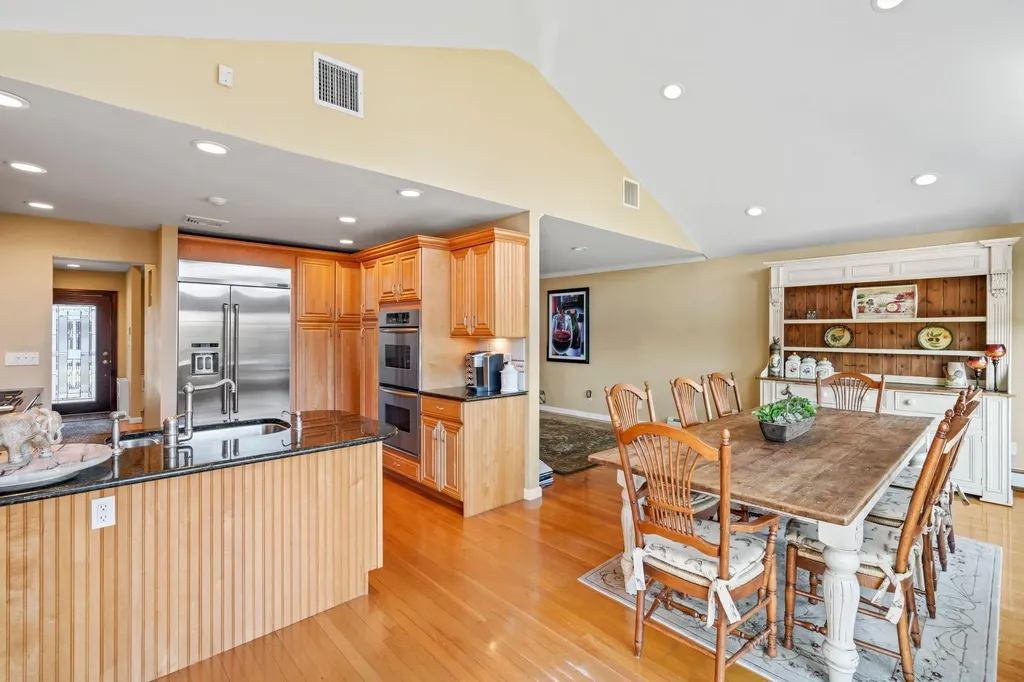 38 Roxton Road Plainview NY 11803
