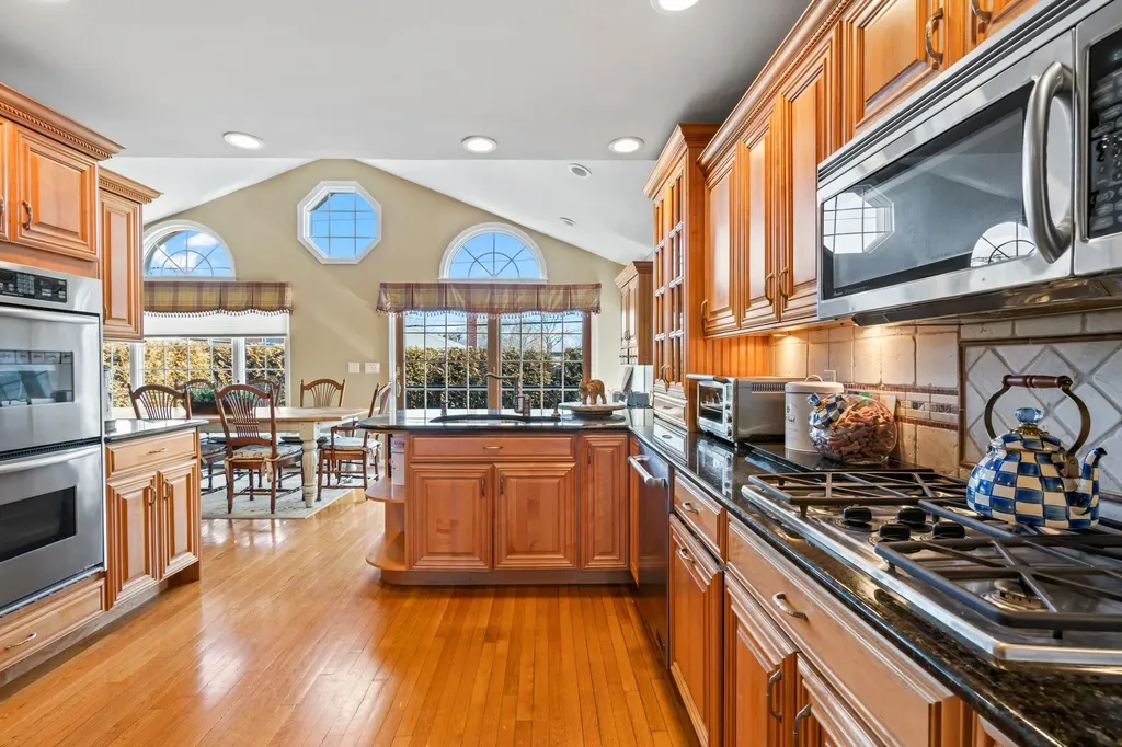 38 Roxton Road Plainview NY 11803