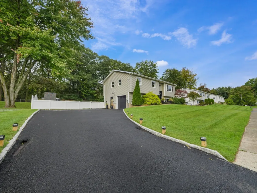 59 Westlyn Drive Bardonia NY 10954