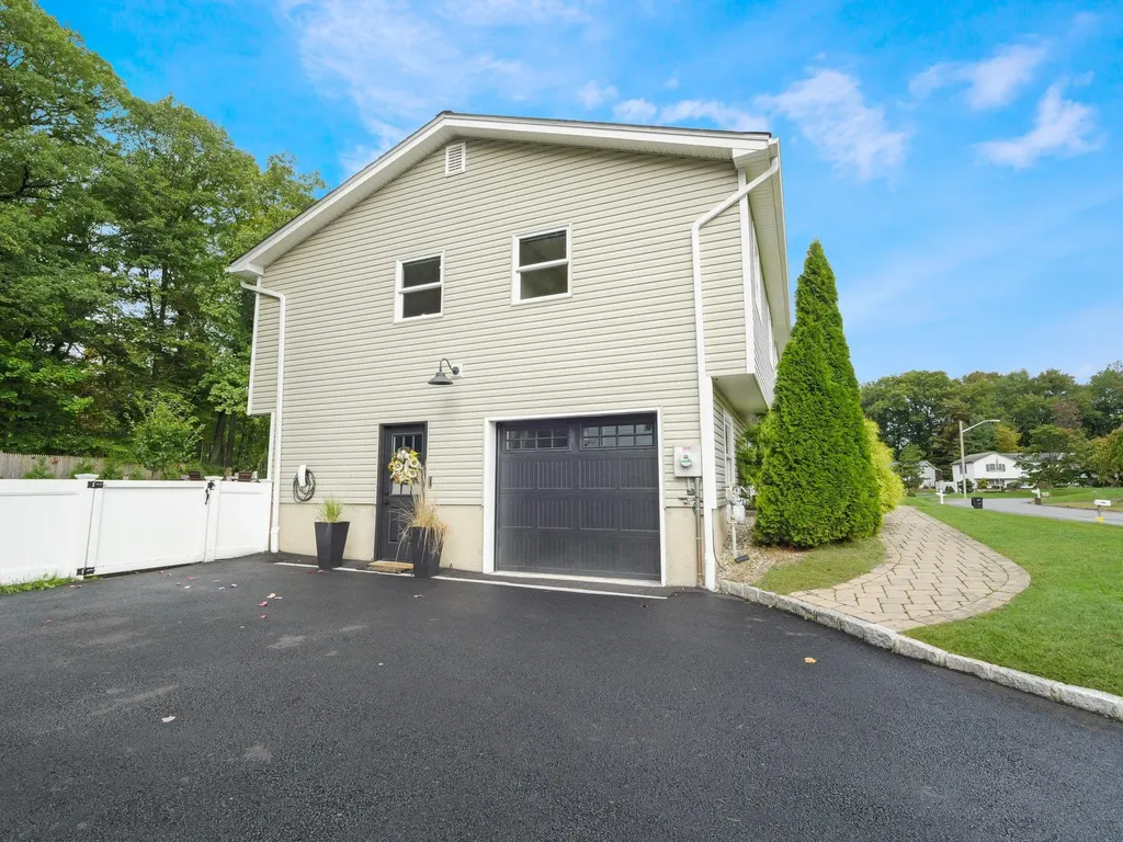 59 Westlyn Drive Bardonia NY 10954
