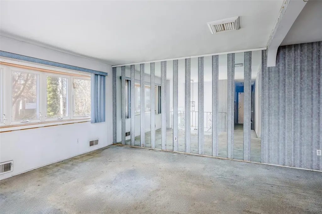 65 Byron Way Oakdale NY 11769