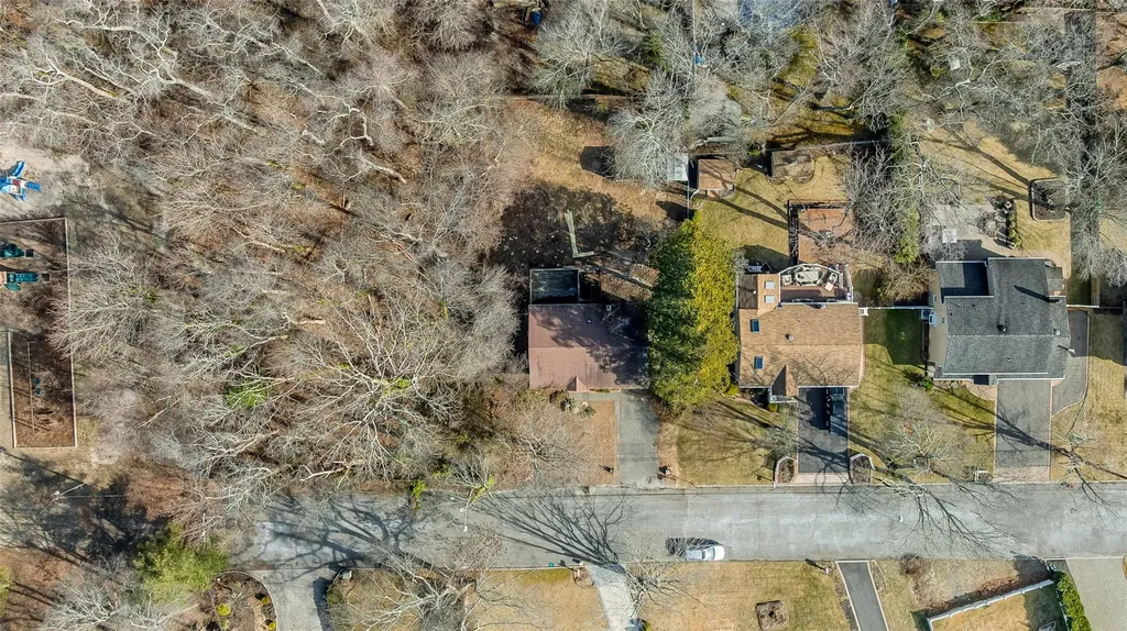 65 Byron Way Oakdale NY 11769