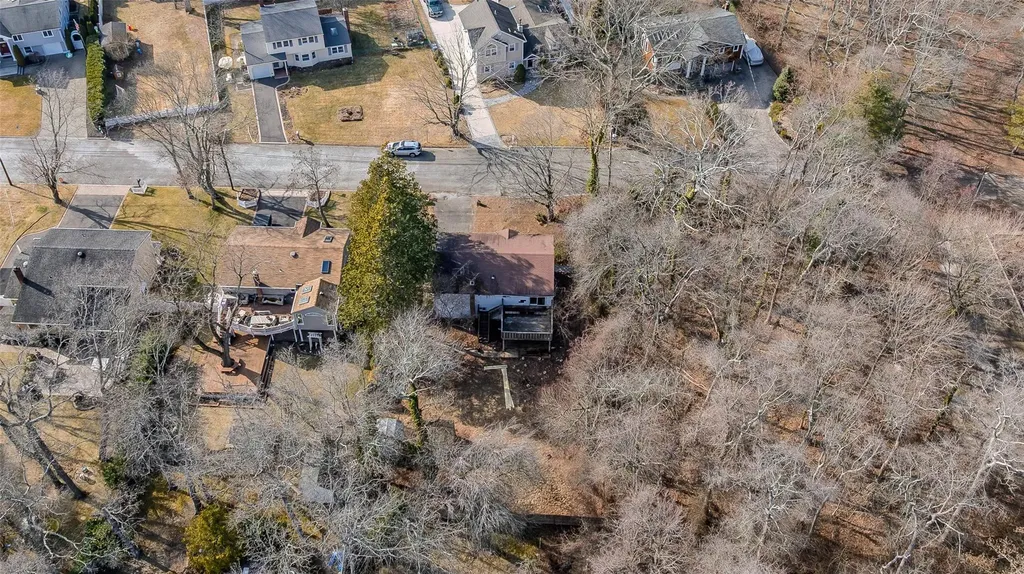 65 Byron Way Oakdale NY 11769