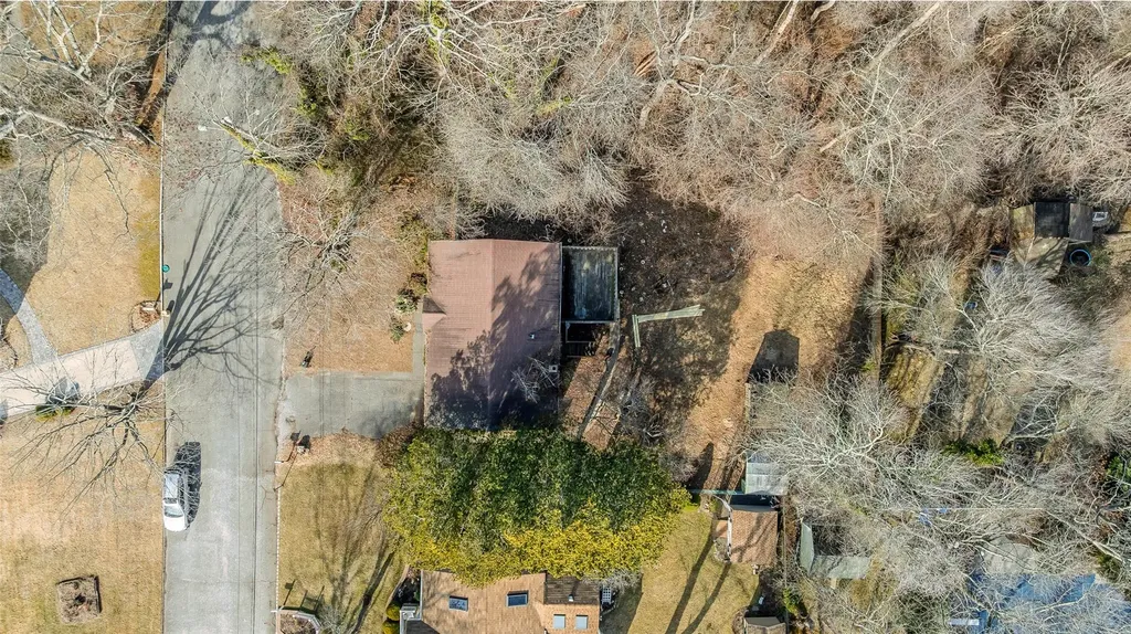 65 Byron Way Oakdale NY 11769