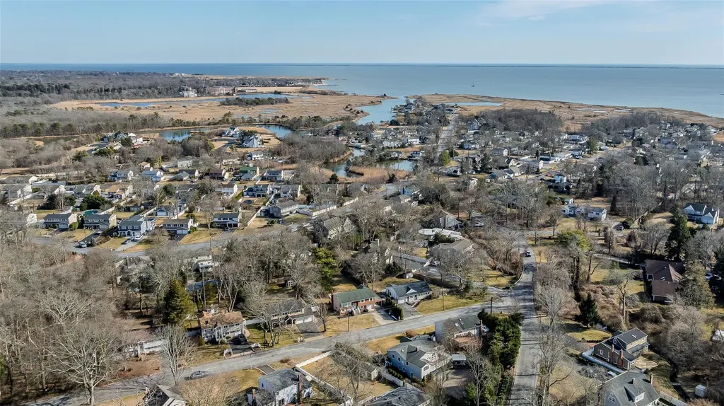 65 Byron Way Oakdale NY 11769