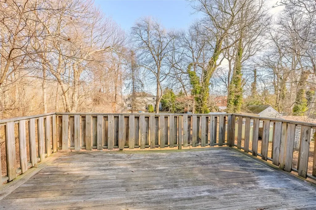 65 Byron Way Oakdale NY 11769