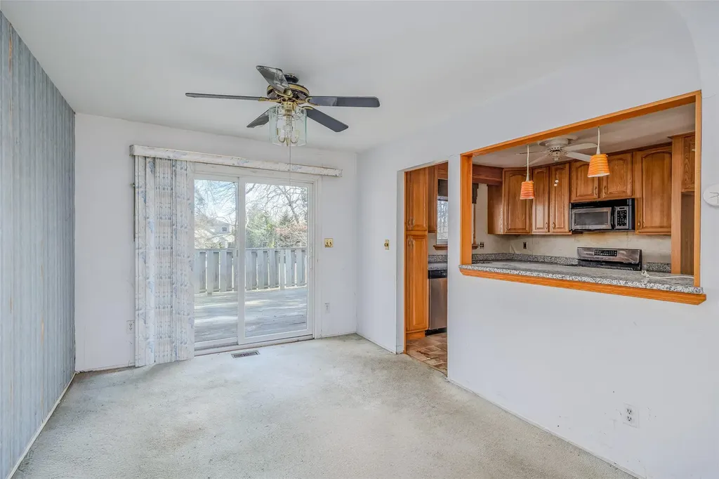 65 Byron Way Oakdale NY 11769