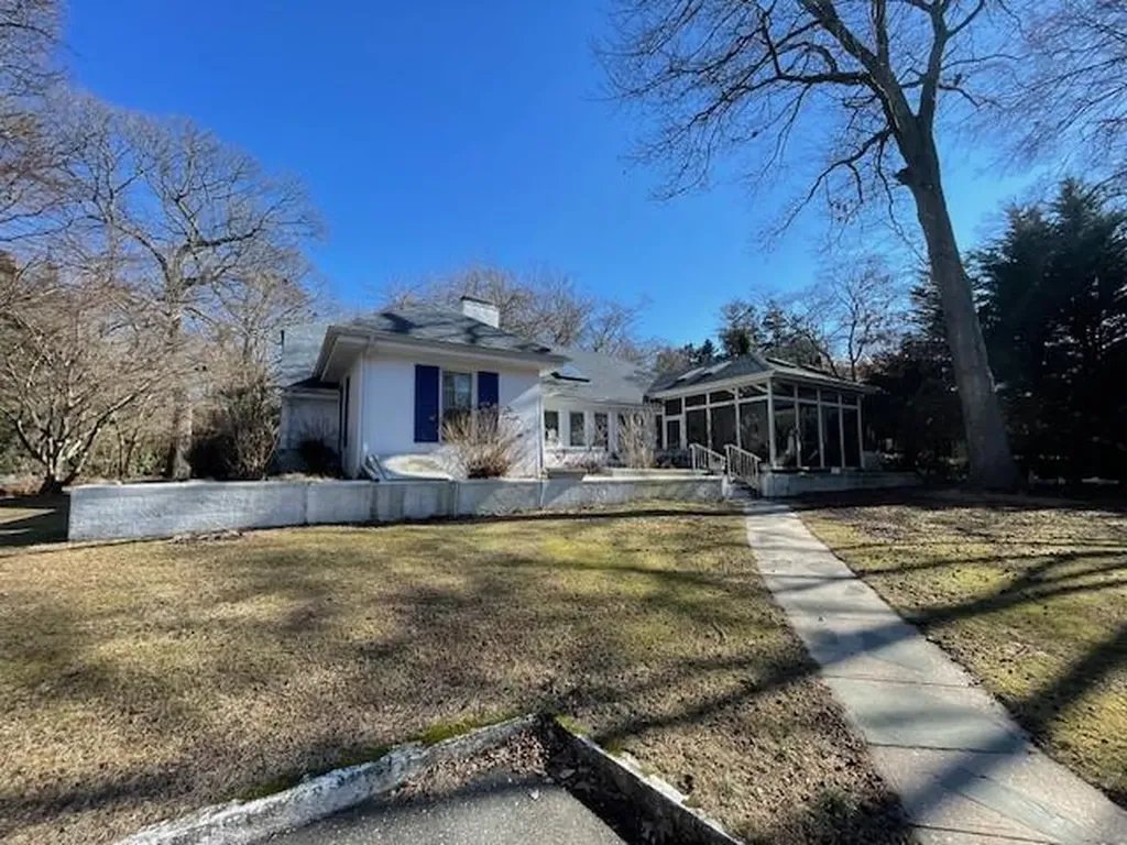 2 Crescent Road Brookhaven NY 11777