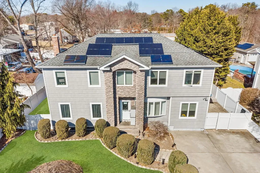 47 E Belmont Street Bay Shore NY 11706