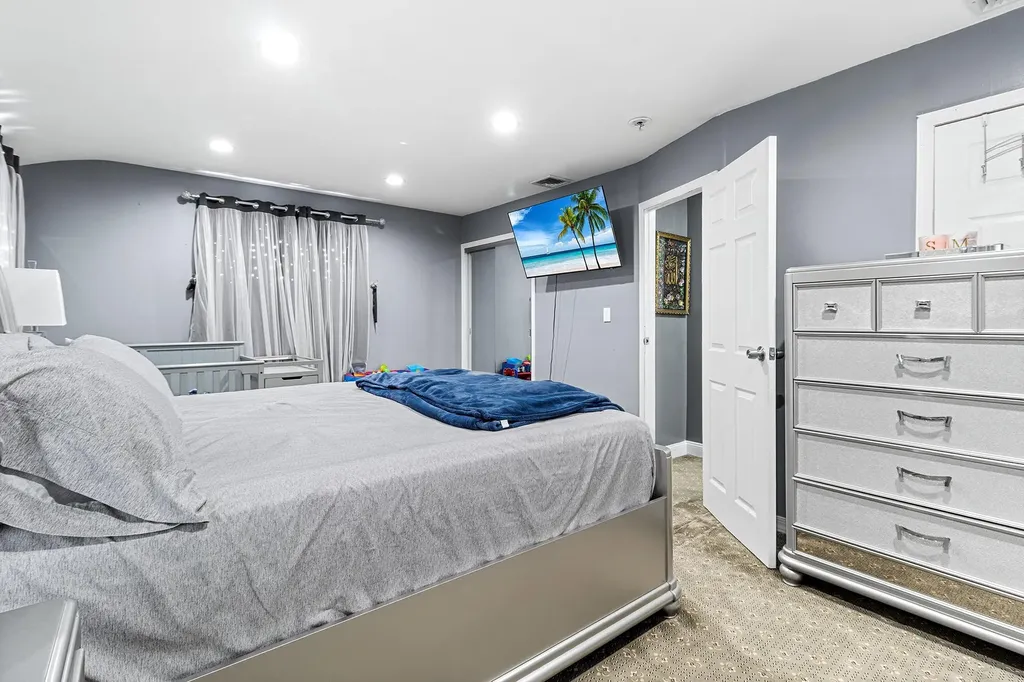 47 E Belmont Street Bay Shore NY 11706