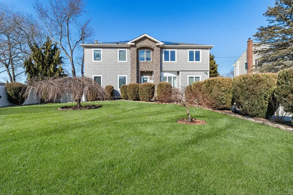 47 E Belmont Street Bay Shore NY 11706
