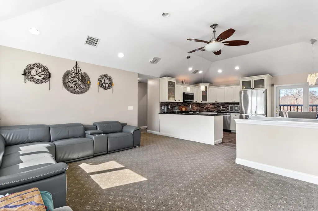 47 E Belmont Street Bay Shore NY 11706