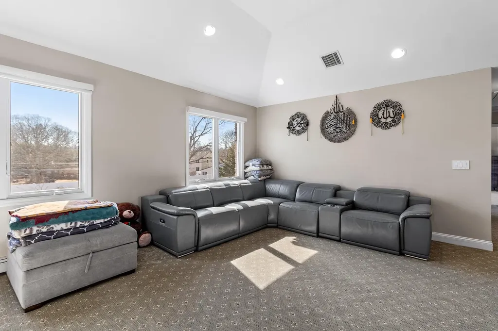47 E Belmont Street Bay Shore NY 11706