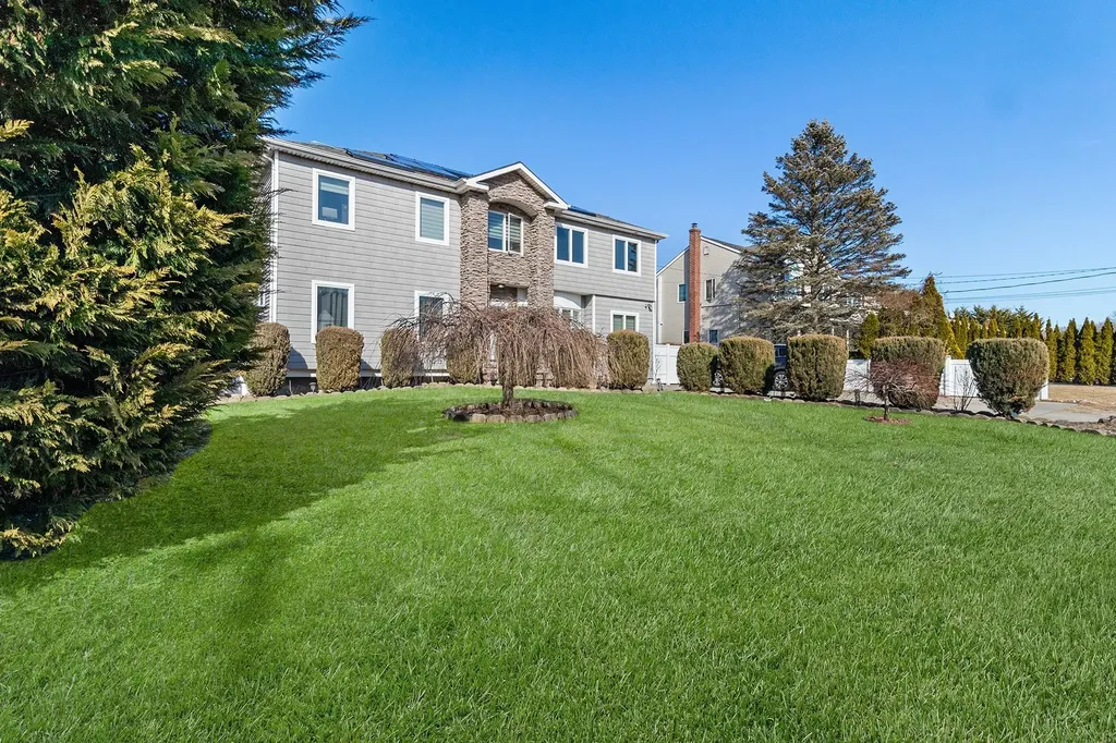 47 E Belmont Street Bay Shore NY 11706