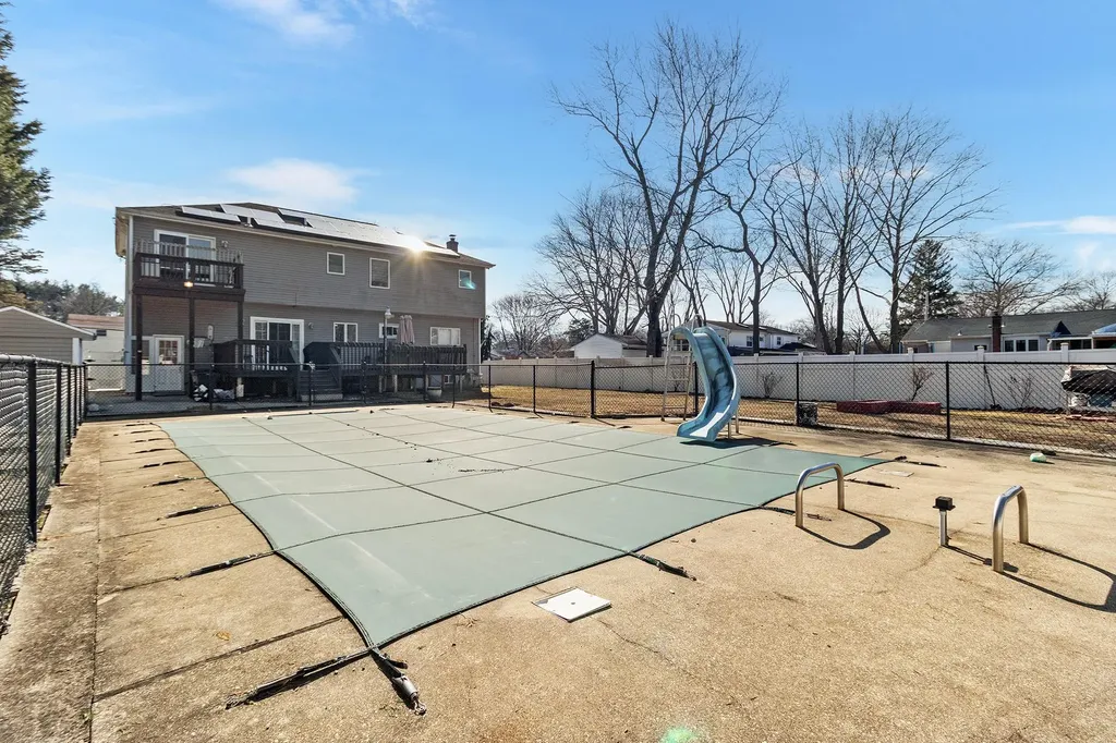 47 E Belmont Street Bay Shore NY 11706