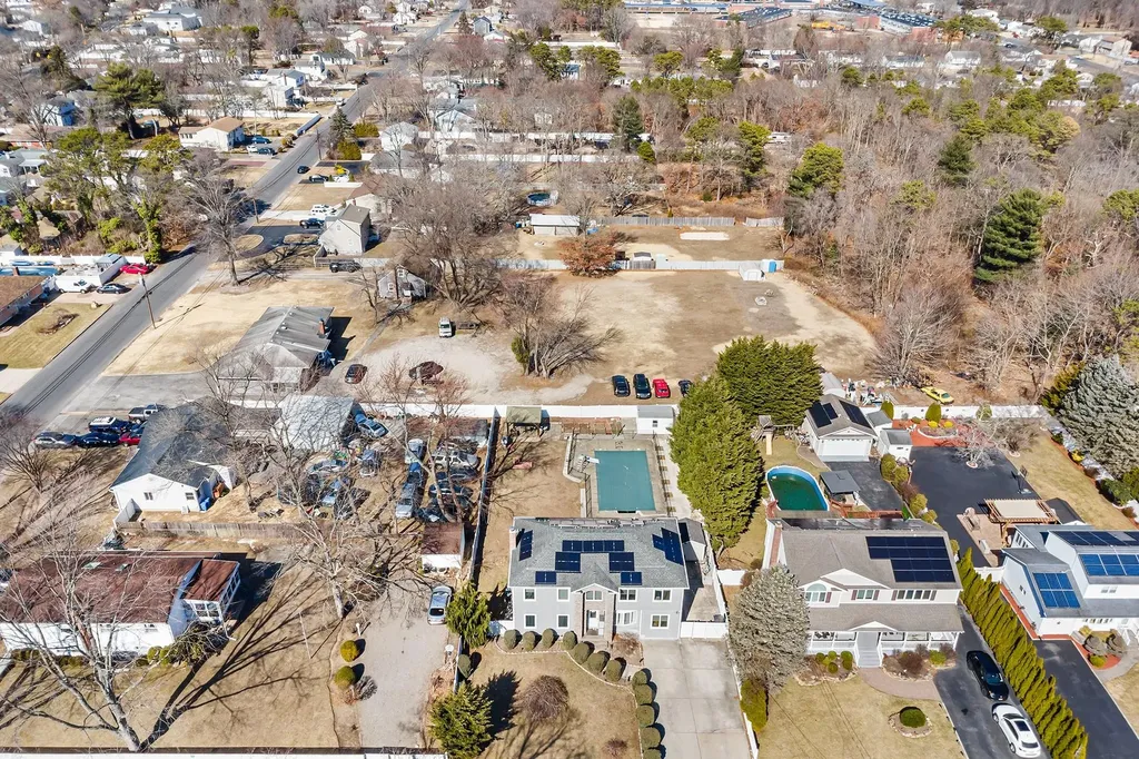 47 E Belmont Street Bay Shore NY 11706