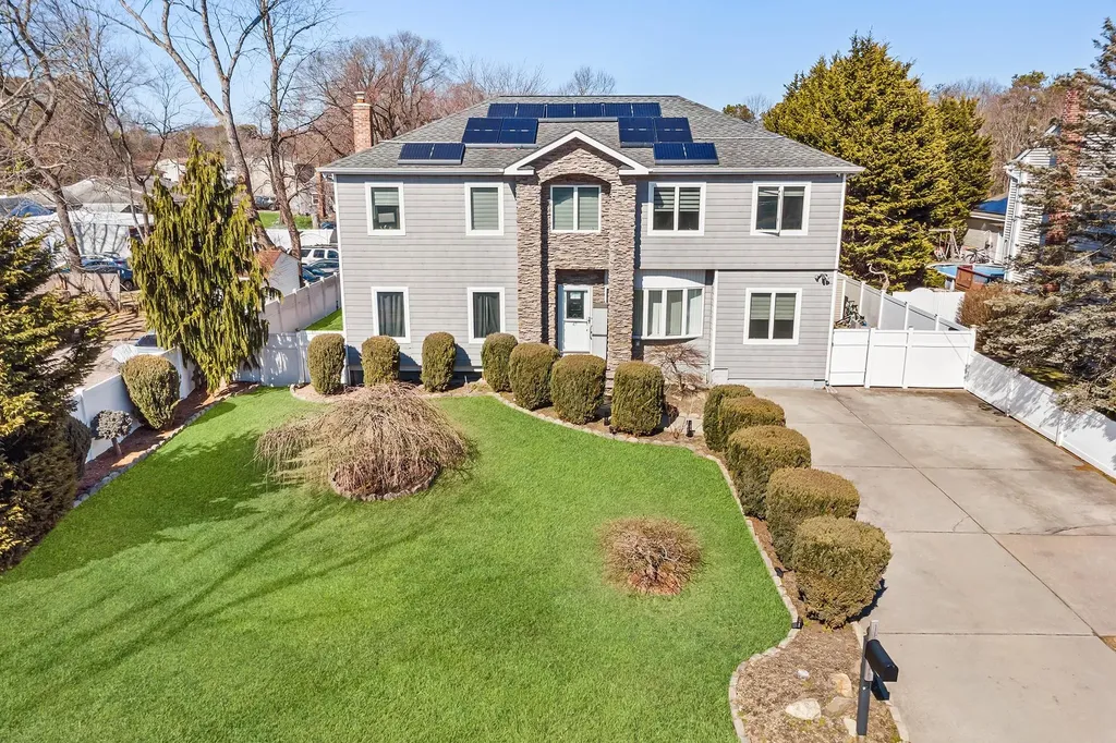 47 E Belmont Street Bay Shore NY 11706