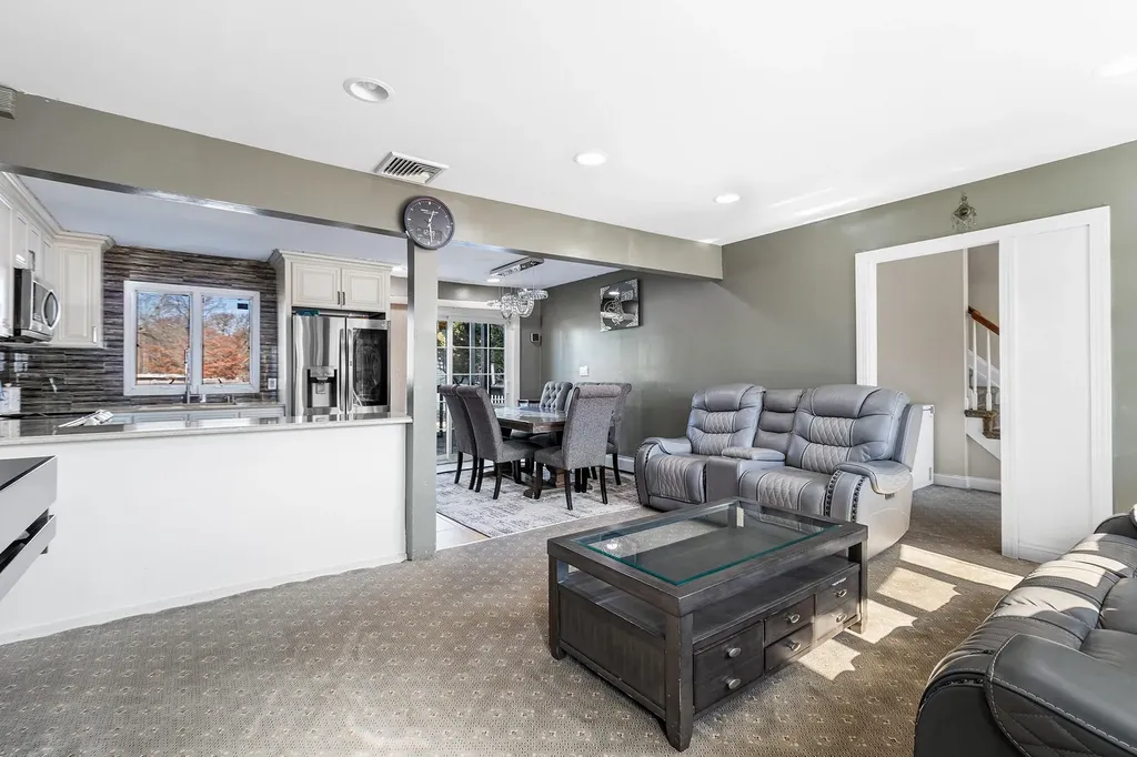 47 E Belmont Street Bay Shore NY 11706