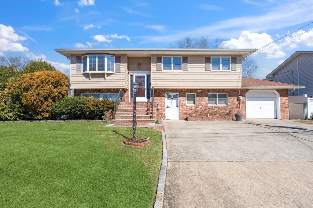144 N Jefferson Avenue Babylon NY 11757