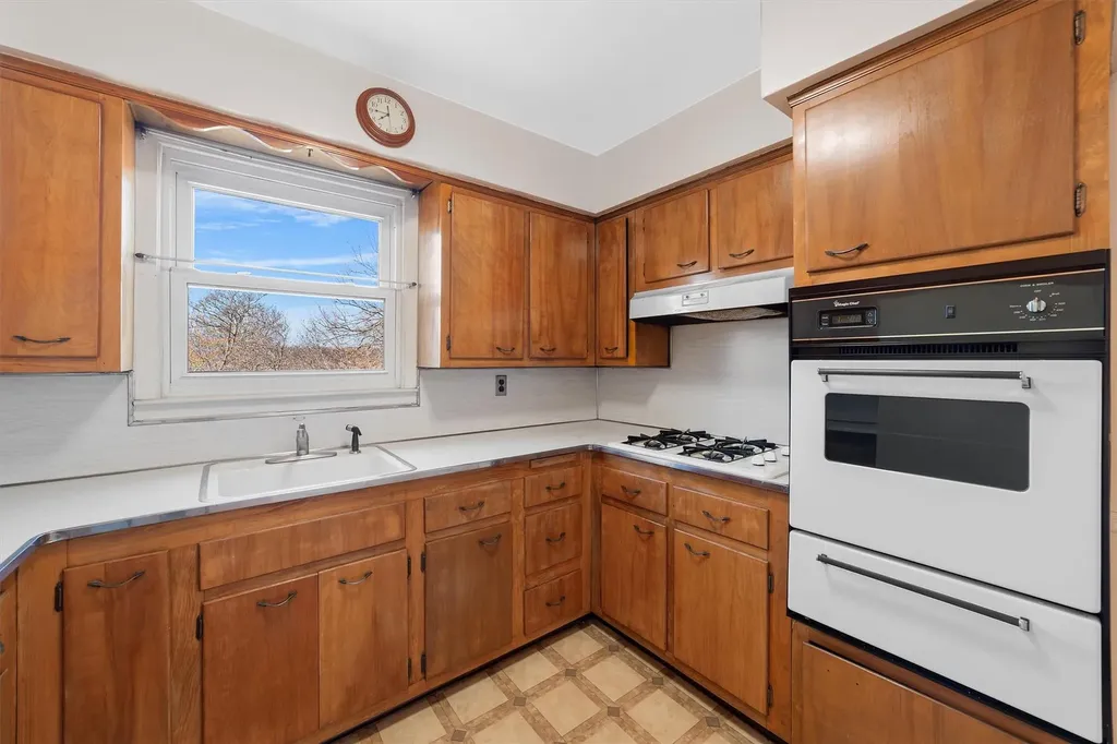105 Hillview Avenue Yonkers NY 10704