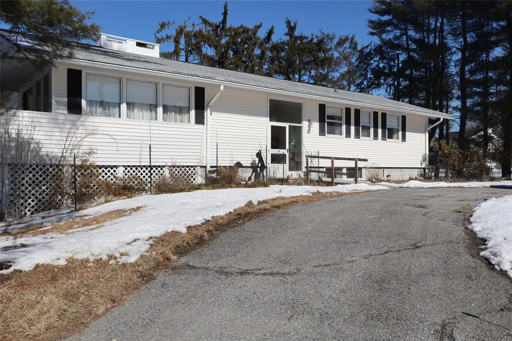 85 Round Hill Road Poughkeepsie NY 12603
