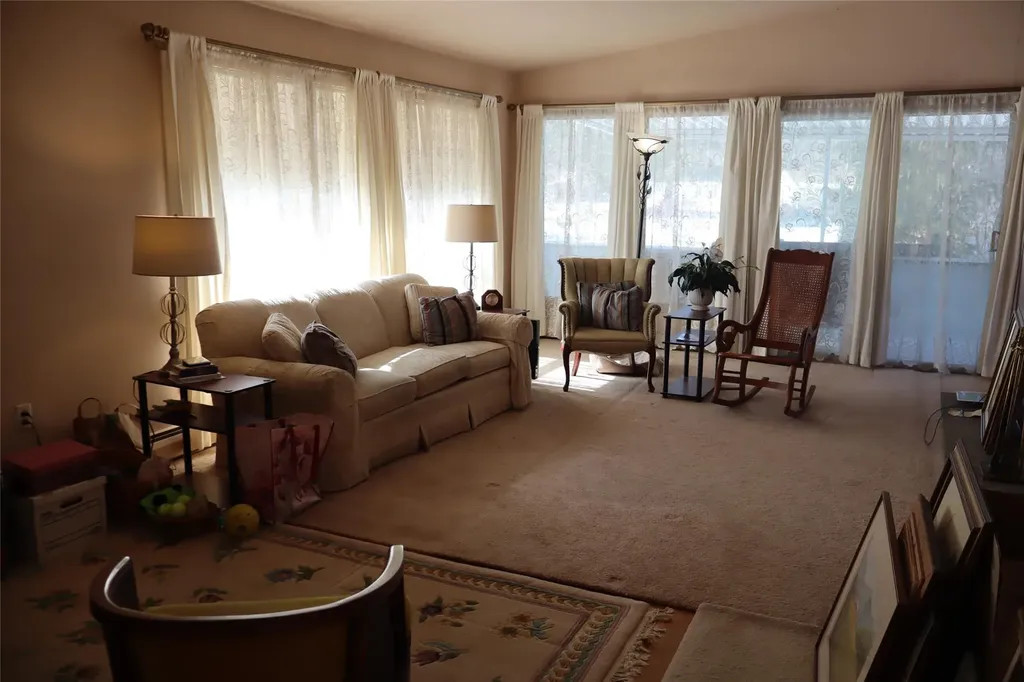 85 Round Hill Road Poughkeepsie NY 12603