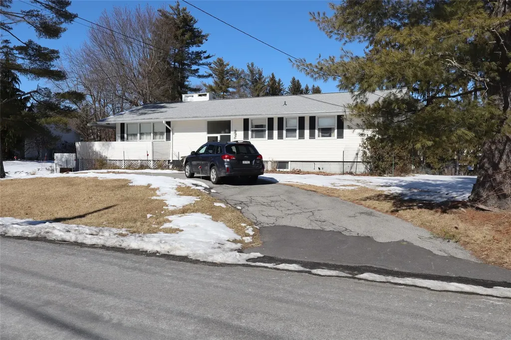 85 Round Hill Road Poughkeepsie NY 12603