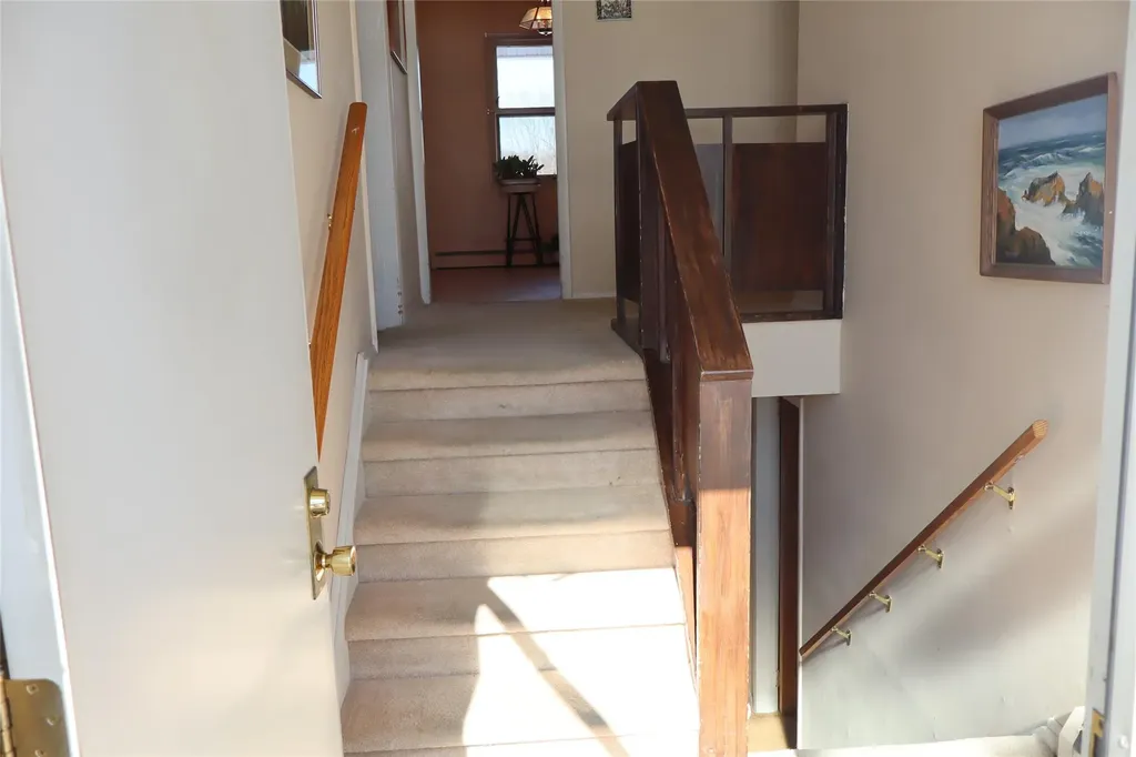 85 Round Hill Road Poughkeepsie NY 12603