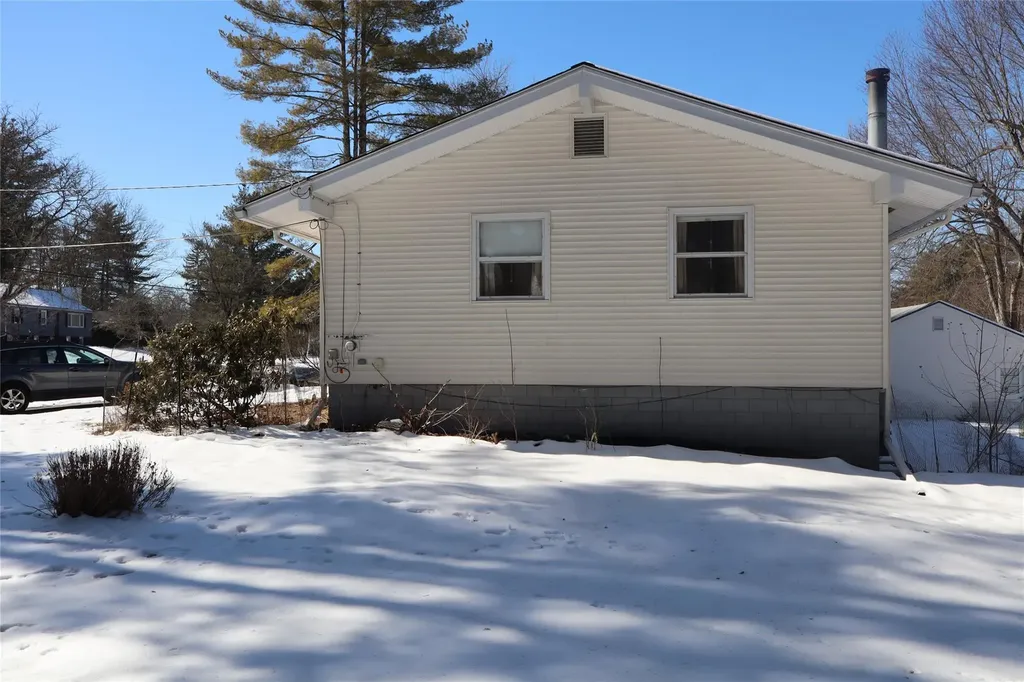 85 Round Hill Road Poughkeepsie NY 12603