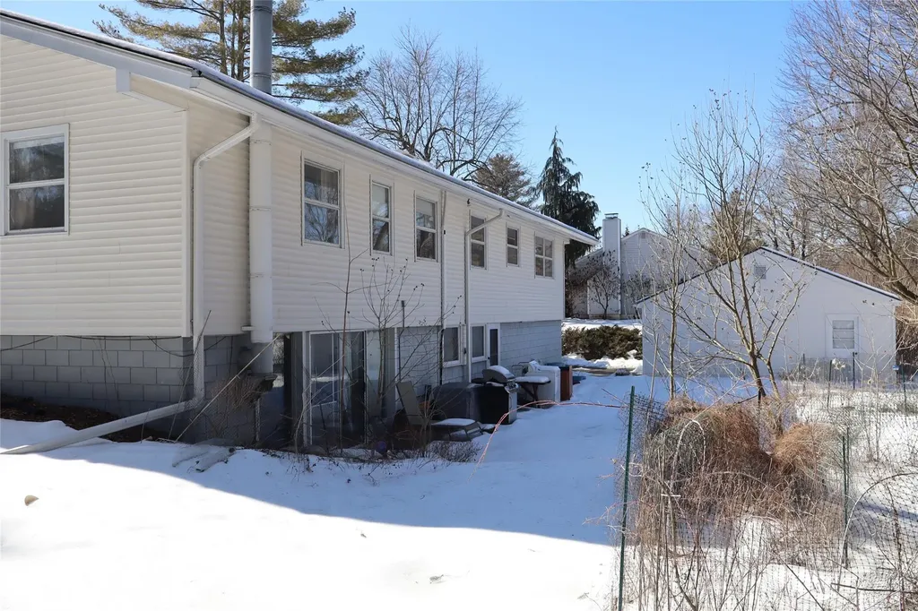 85 Round Hill Road Poughkeepsie NY 12603