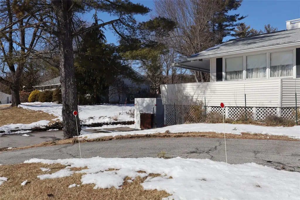 85 Round Hill Road Poughkeepsie NY 12603