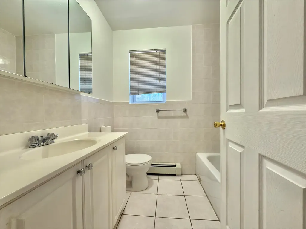 3086 Middletown Road Bronx NY 10461