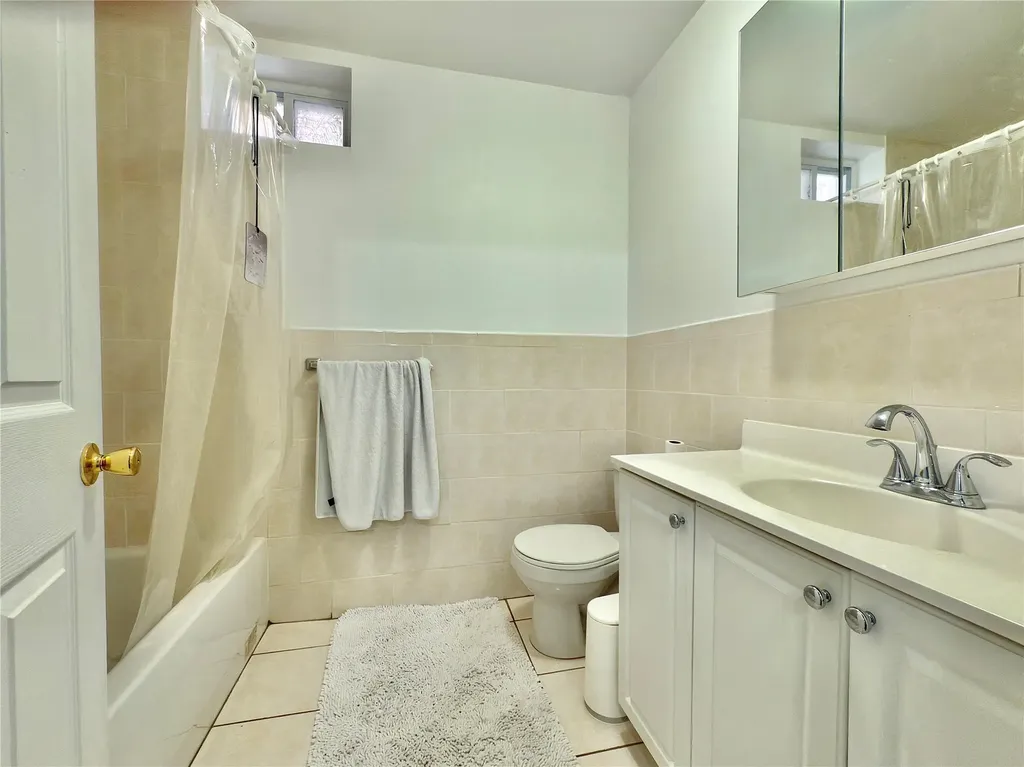 3086 Middletown Road Bronx NY 10461
