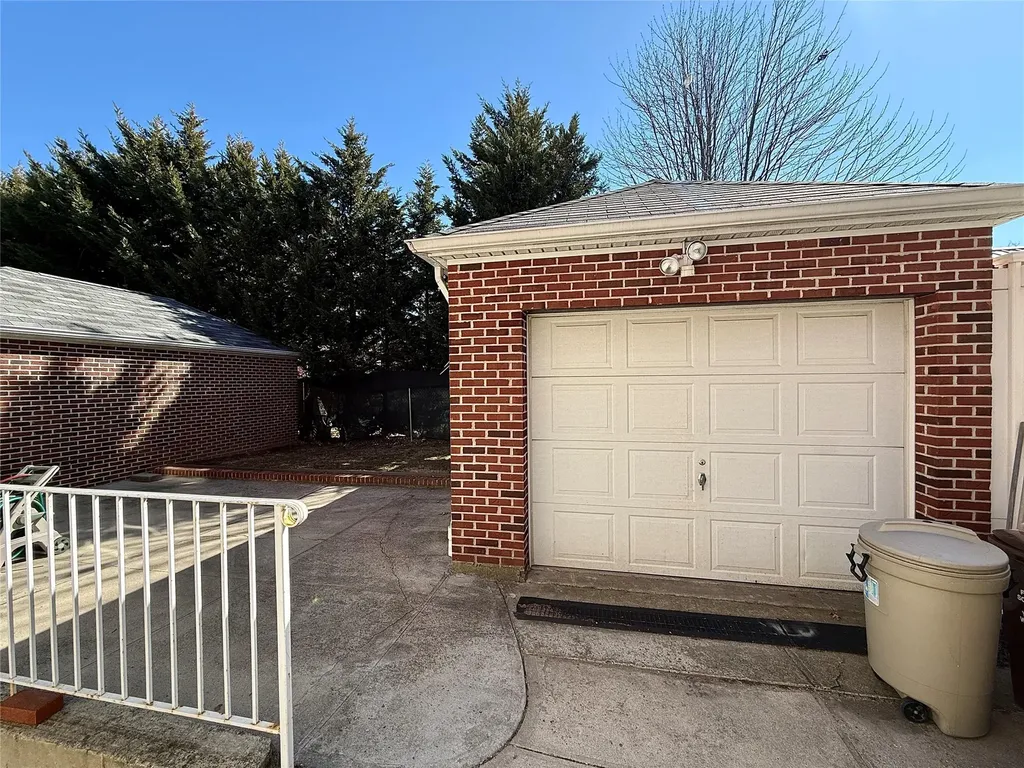 3086 Middletown Road Bronx NY 10461