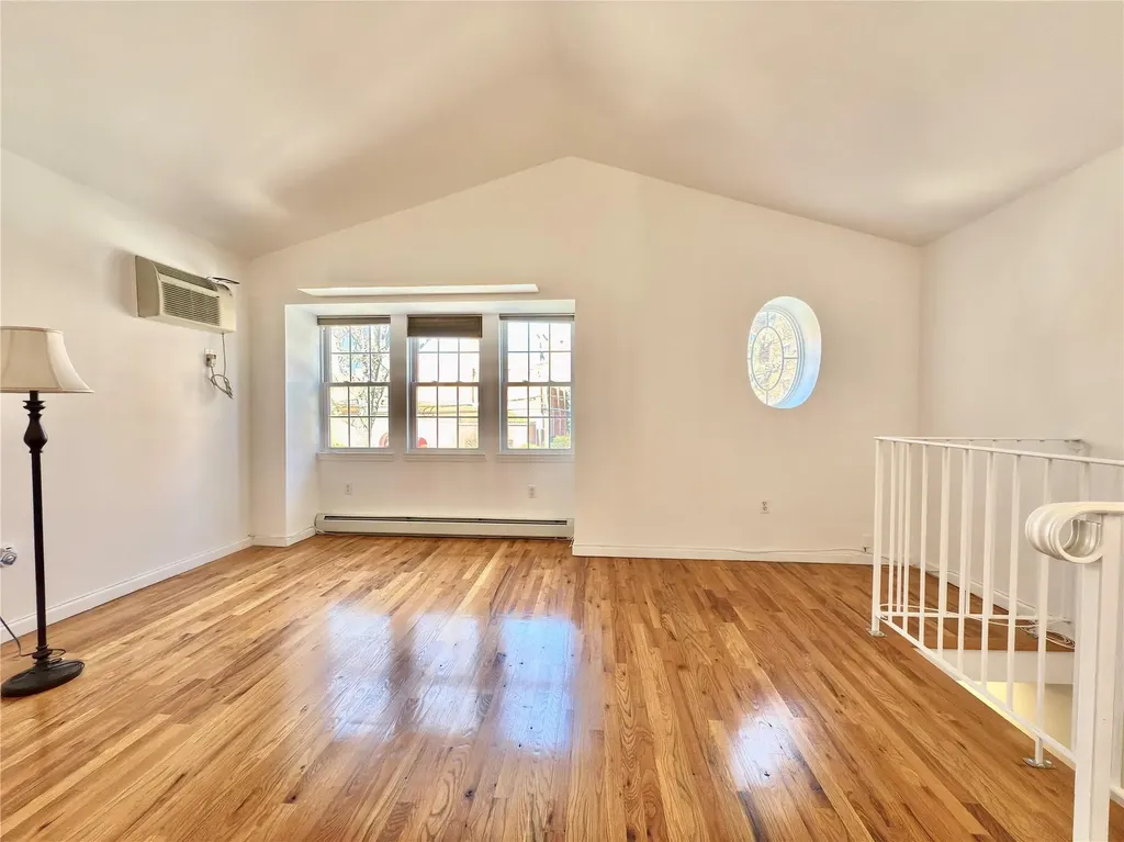 3086 Middletown Road Bronx NY 10461