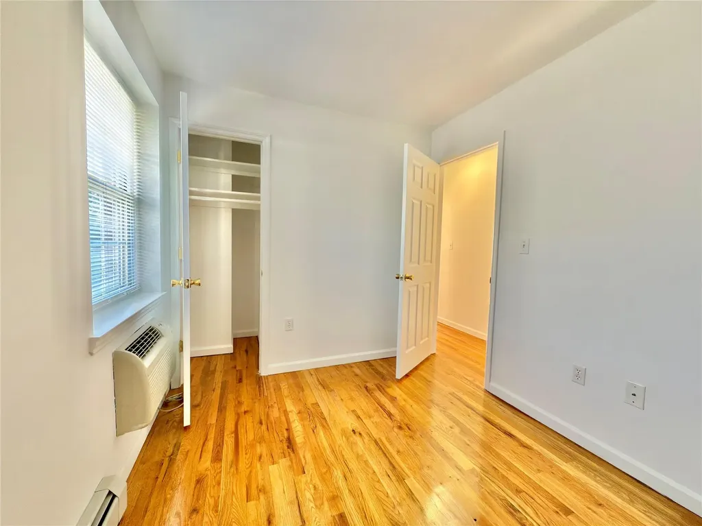 3086 Middletown Road Bronx NY 10461